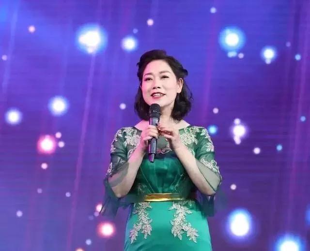 高中舞蹈比赛，青春旋律的绚烂舞台展现风采