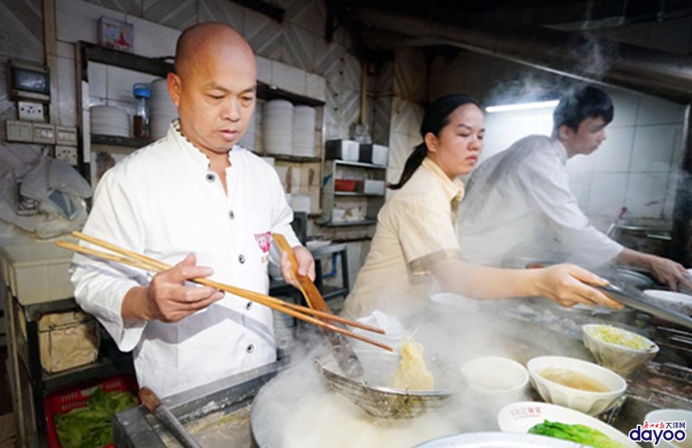股票变现，小巷深处的神秘小店背后的故事