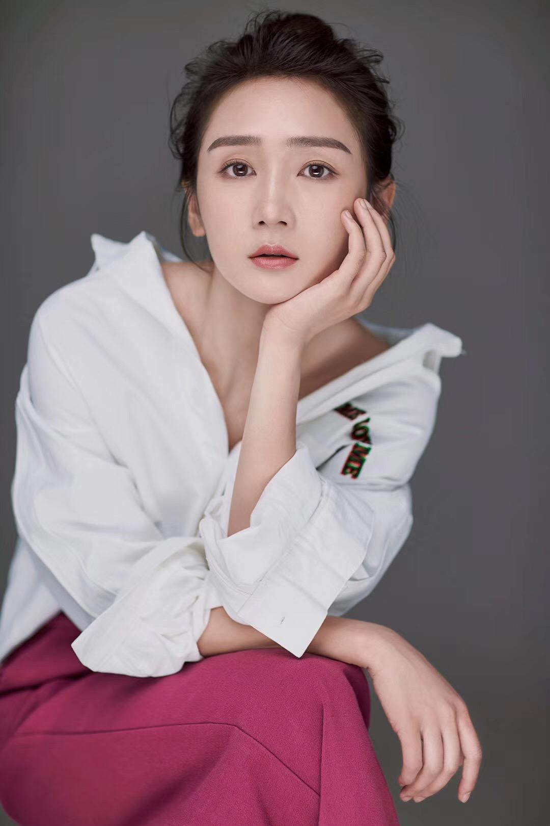 演员黄婧，星光下的内心宁静之旅