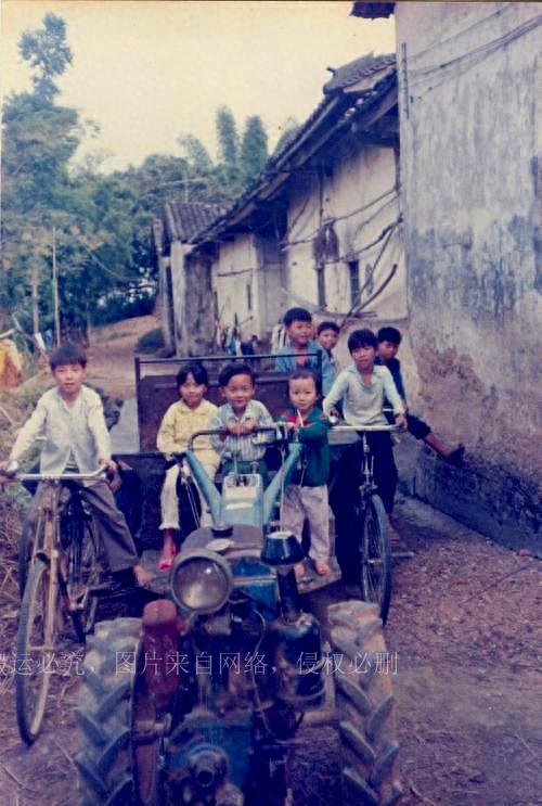 国内游戏比赛，友情之旅的欢笑与感动时刻