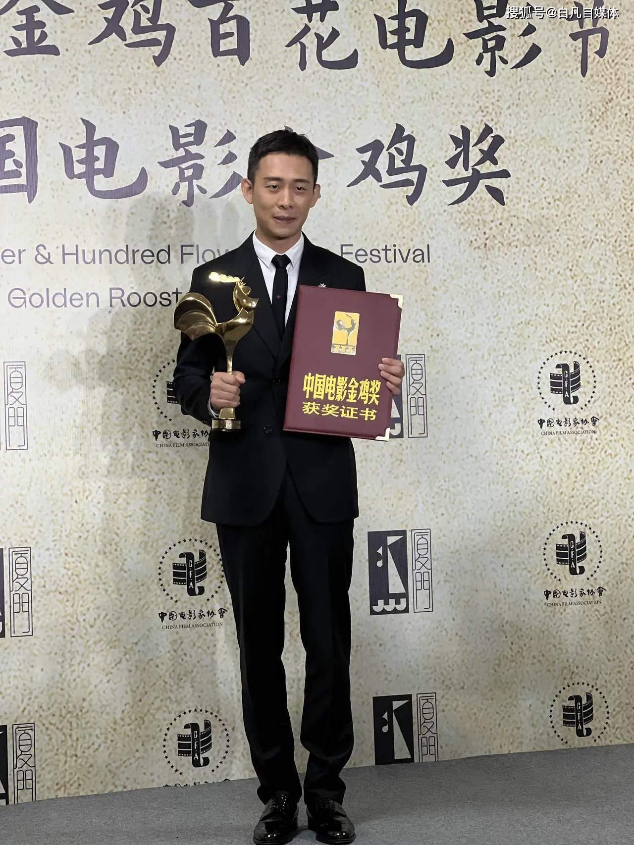 演员XX铭的演艺之路，正反观点探究与个人立场探讨