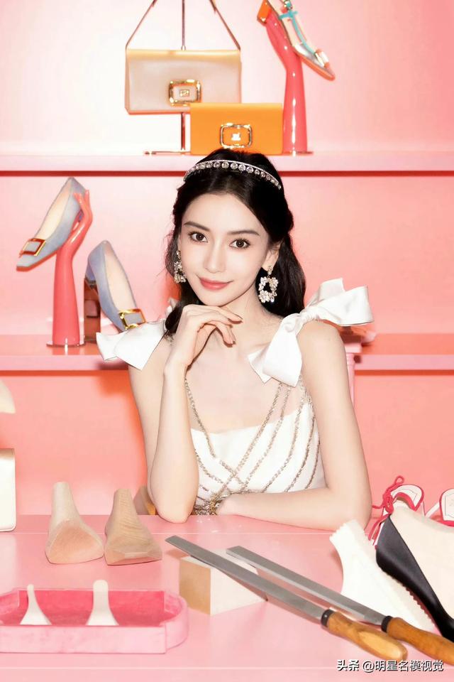 杨颖2025写真集，时尚魅力之完美融合展现风采