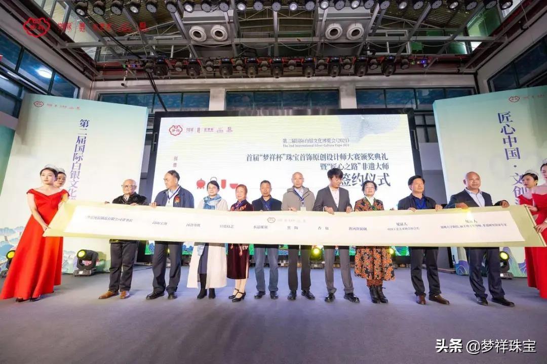 今日白银价格查询与小巷深处的独特银饰小店揭秘